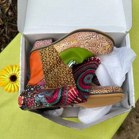 π©· Made in Spain; Super Unique and Brand New! Vegan Leather Colorful Boots 9/40! - Picture 3 of 15